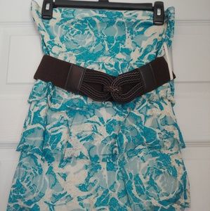 Strapless detailed top with brown belt